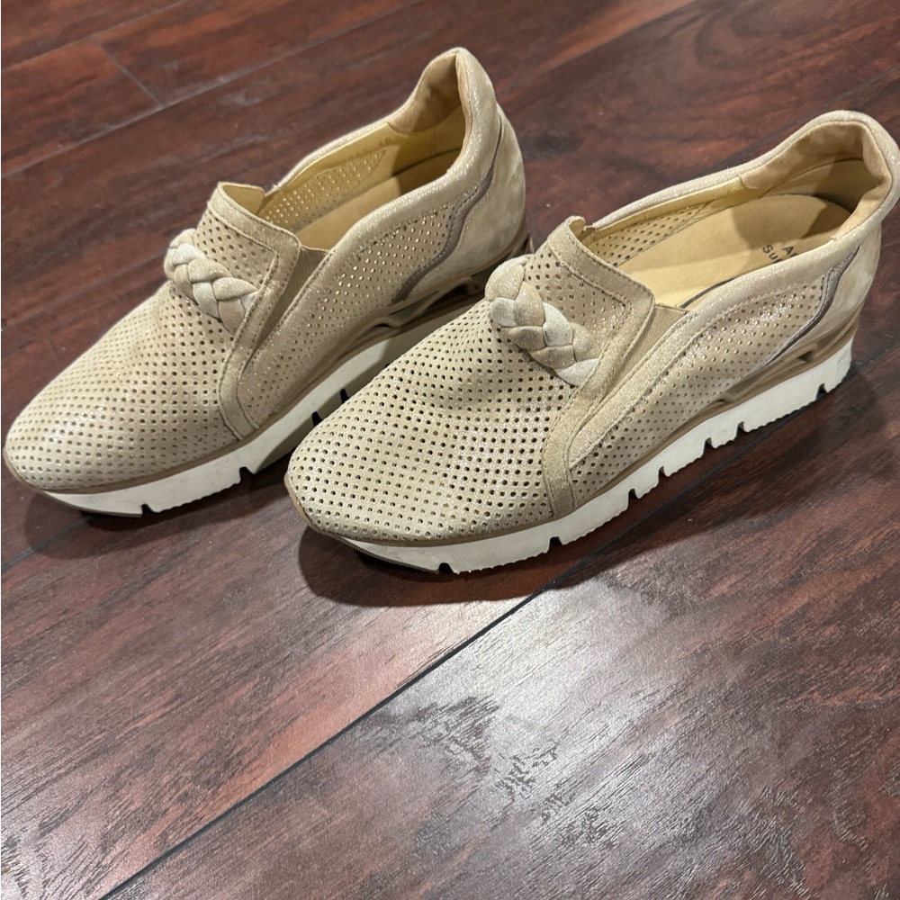 Softwaves shoes